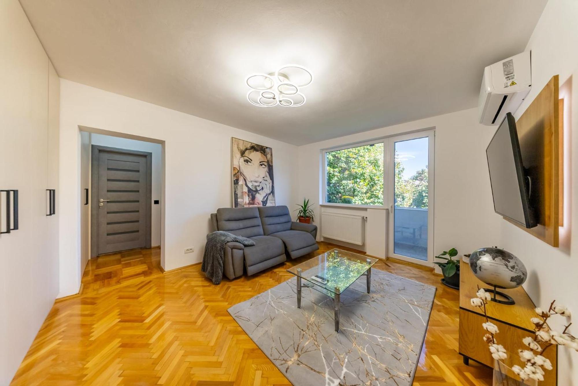 Casa Bella - Apartment In The City Center Arad Esterno foto