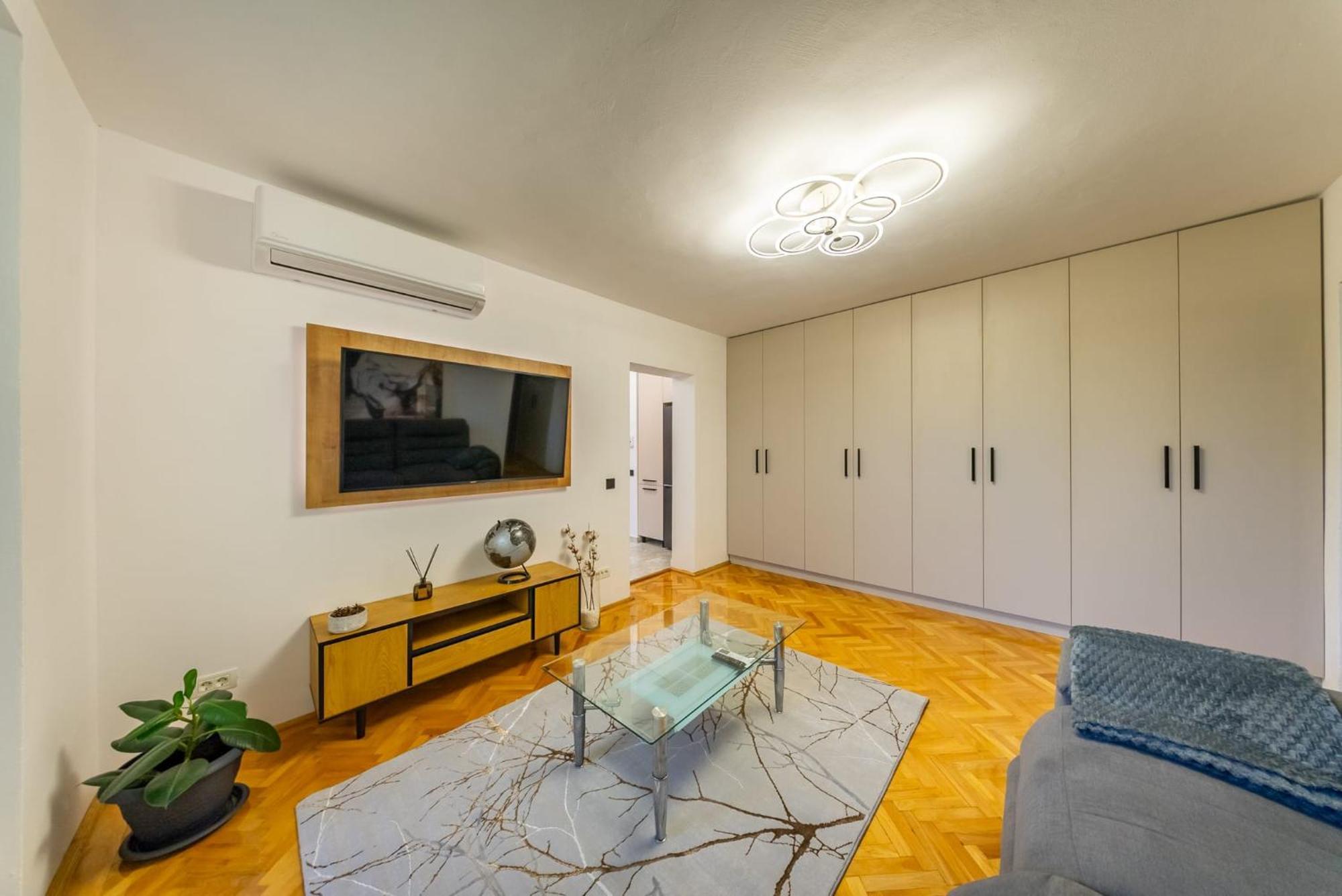Casa Bella - Apartment In The City Center Arad Esterno foto